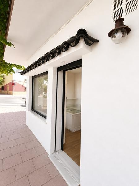 VENTA LOCAL COMERCIAL TOTALMENTE REFORMADO Y EN FUNCIONAMIEN