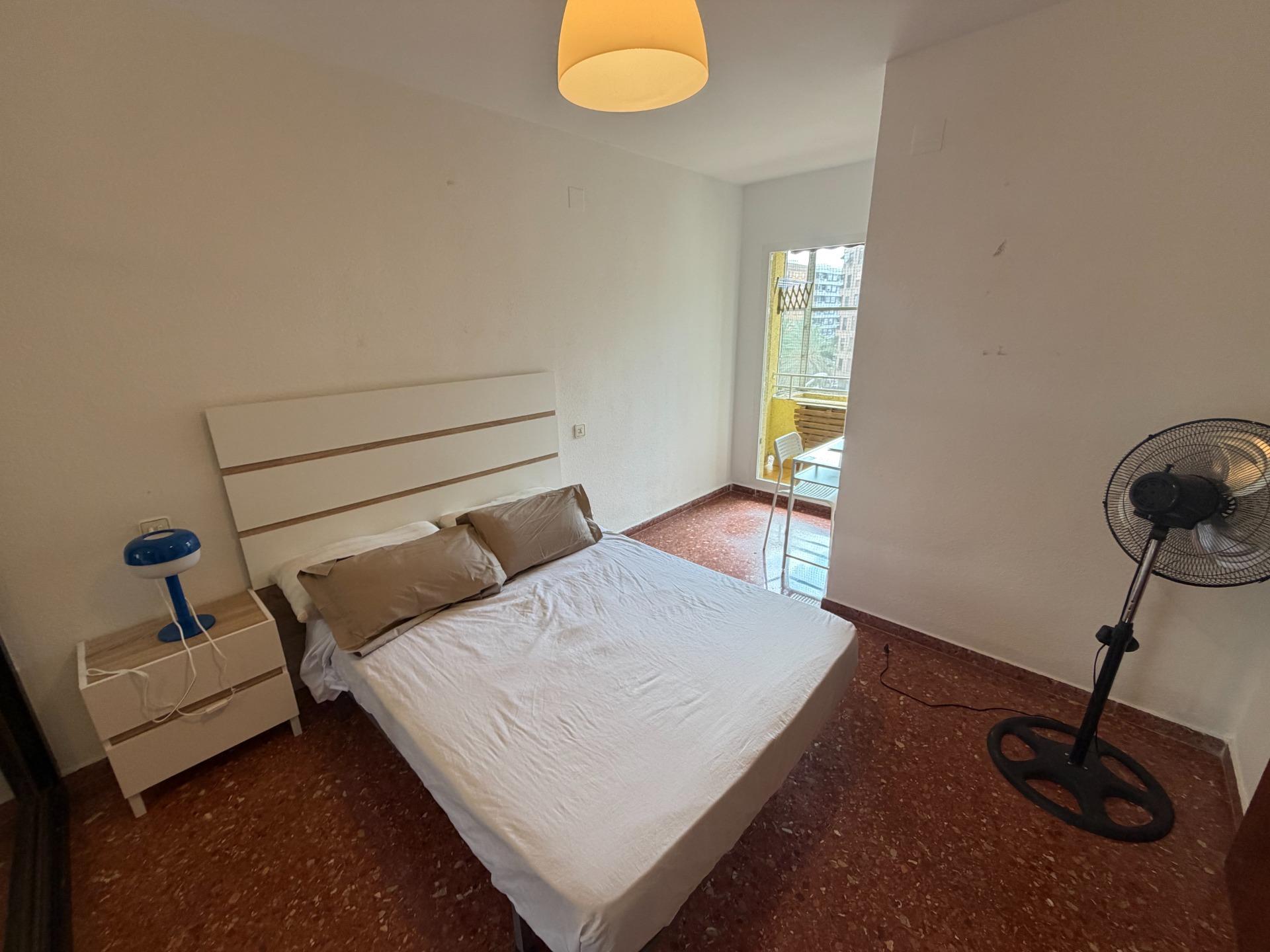 Solo queda una habitación disponible junto al Metro Ayora (V