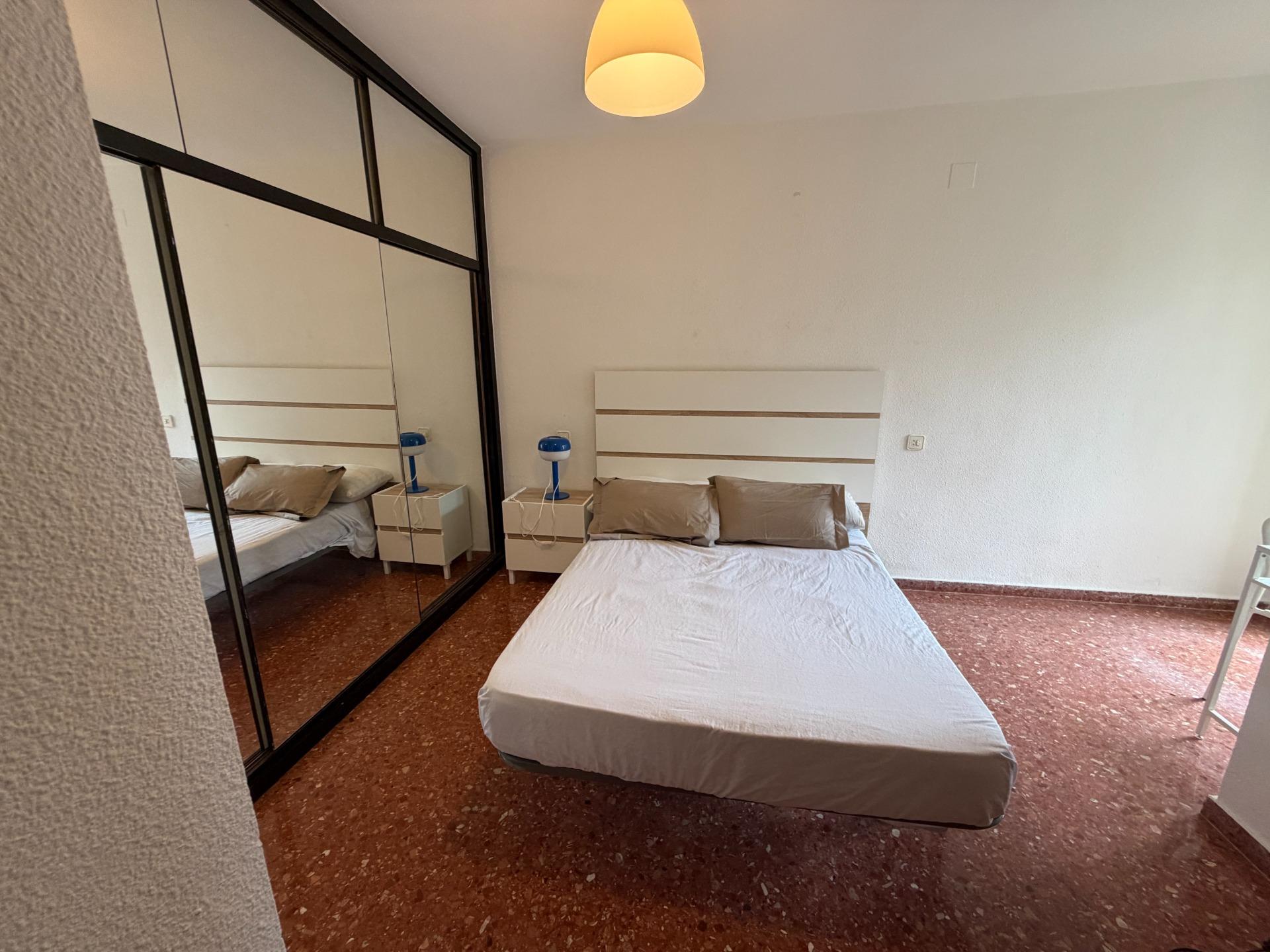 Solo queda una habitación disponible junto al Metro Ayora (V - foto 2