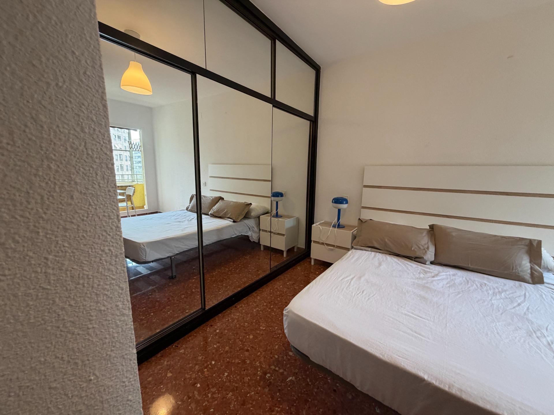 Solo queda una habitación disponible junto al Metro Ayora (V - foto 3