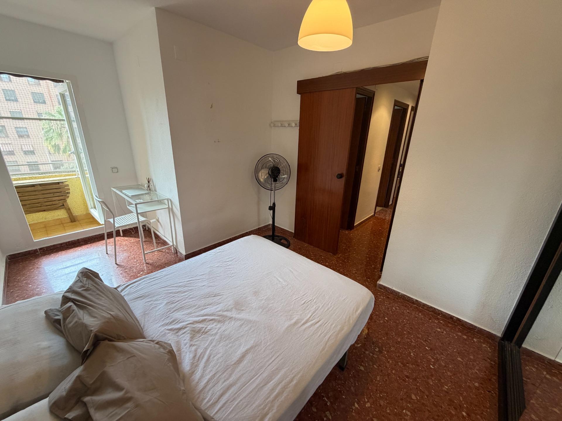 Solo queda una habitación disponible junto al Metro Ayora (V - foto 4