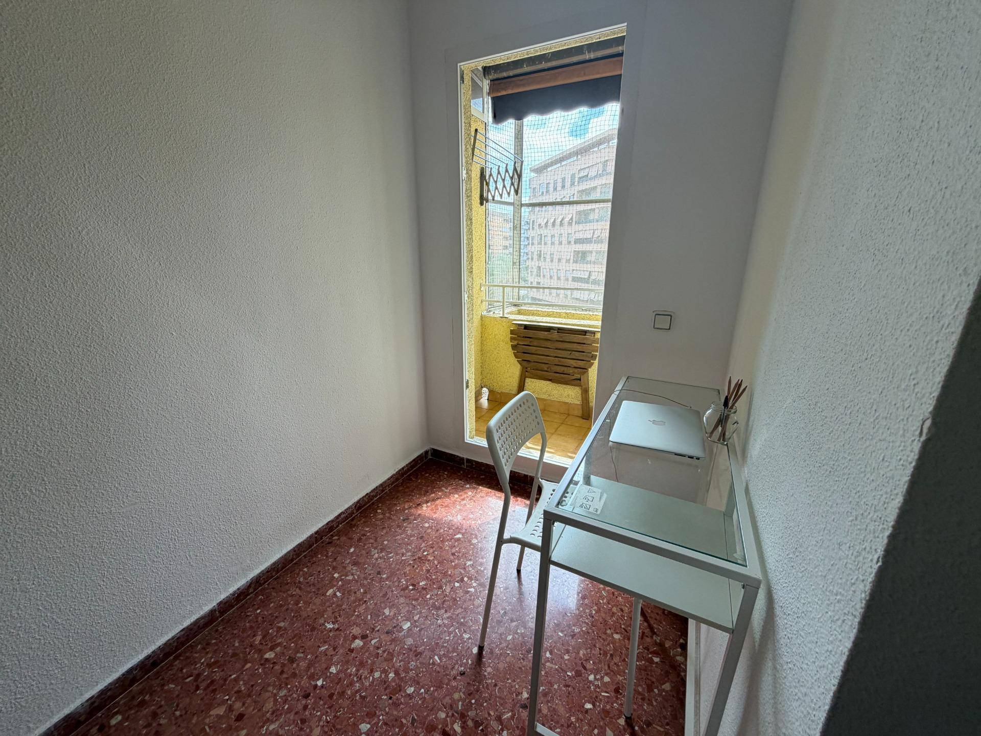 Solo queda una habitación disponible junto al Metro Ayora (V - foto 5