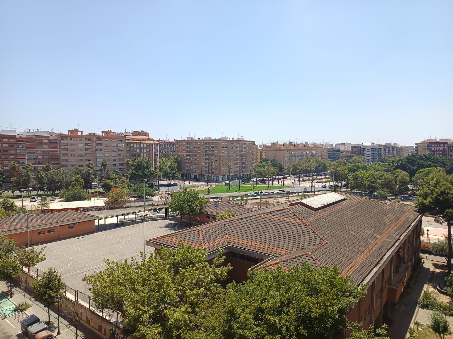 Amplio ático en la zona de Trinitat - foto 17