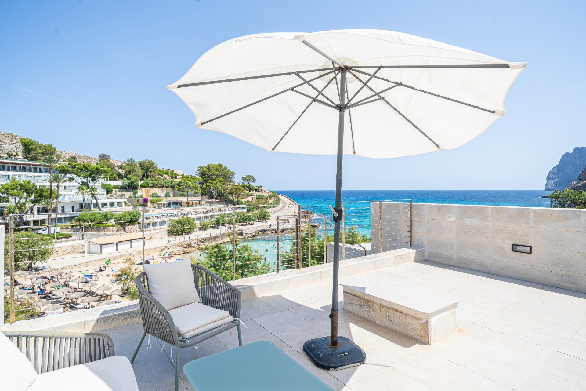 Primer piso frente al mar con azotea de 76m2 en Cala San Vic