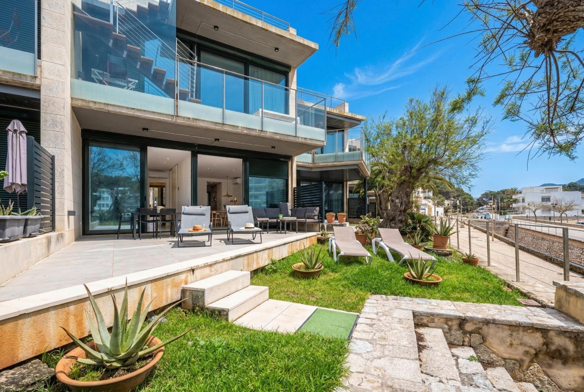 Primer piso frente al mar con azotea de 76m2 en Cala San Vic - foto 14