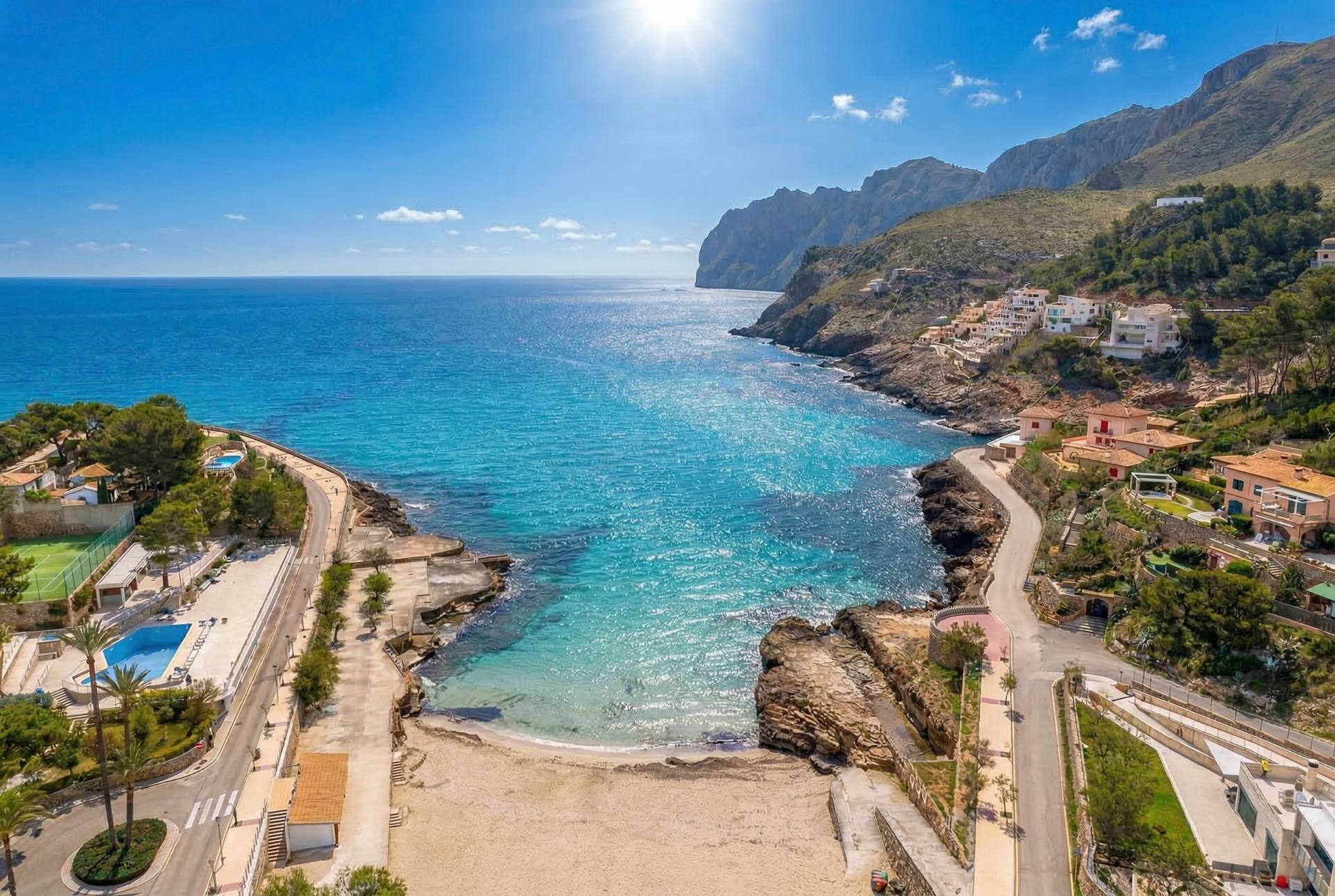 Primer piso frente al mar con azotea de 76m2 en Cala San Vic - foto 16
