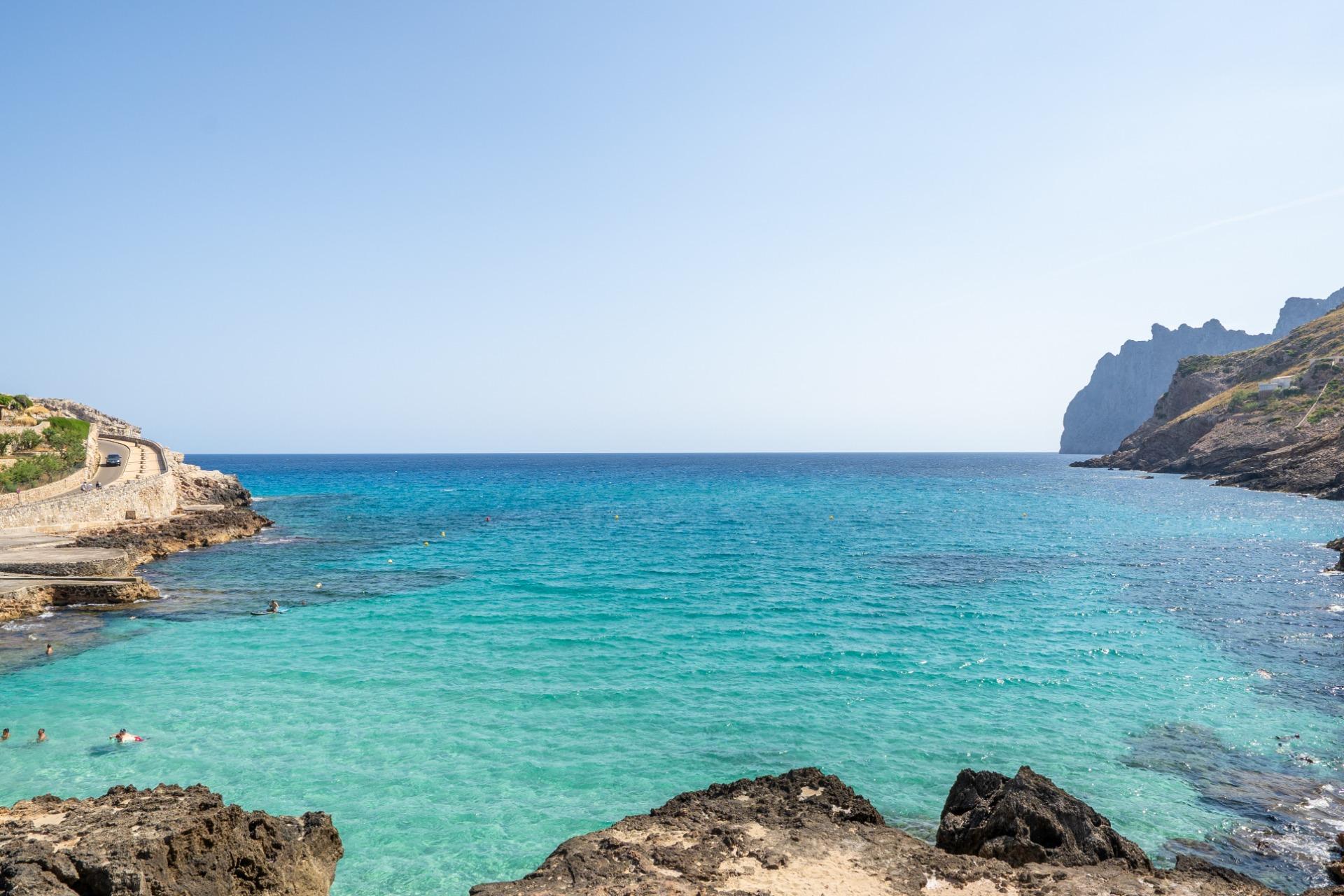 Primer piso frente al mar con azotea de 76m2 en Cala San Vic - foto 19
