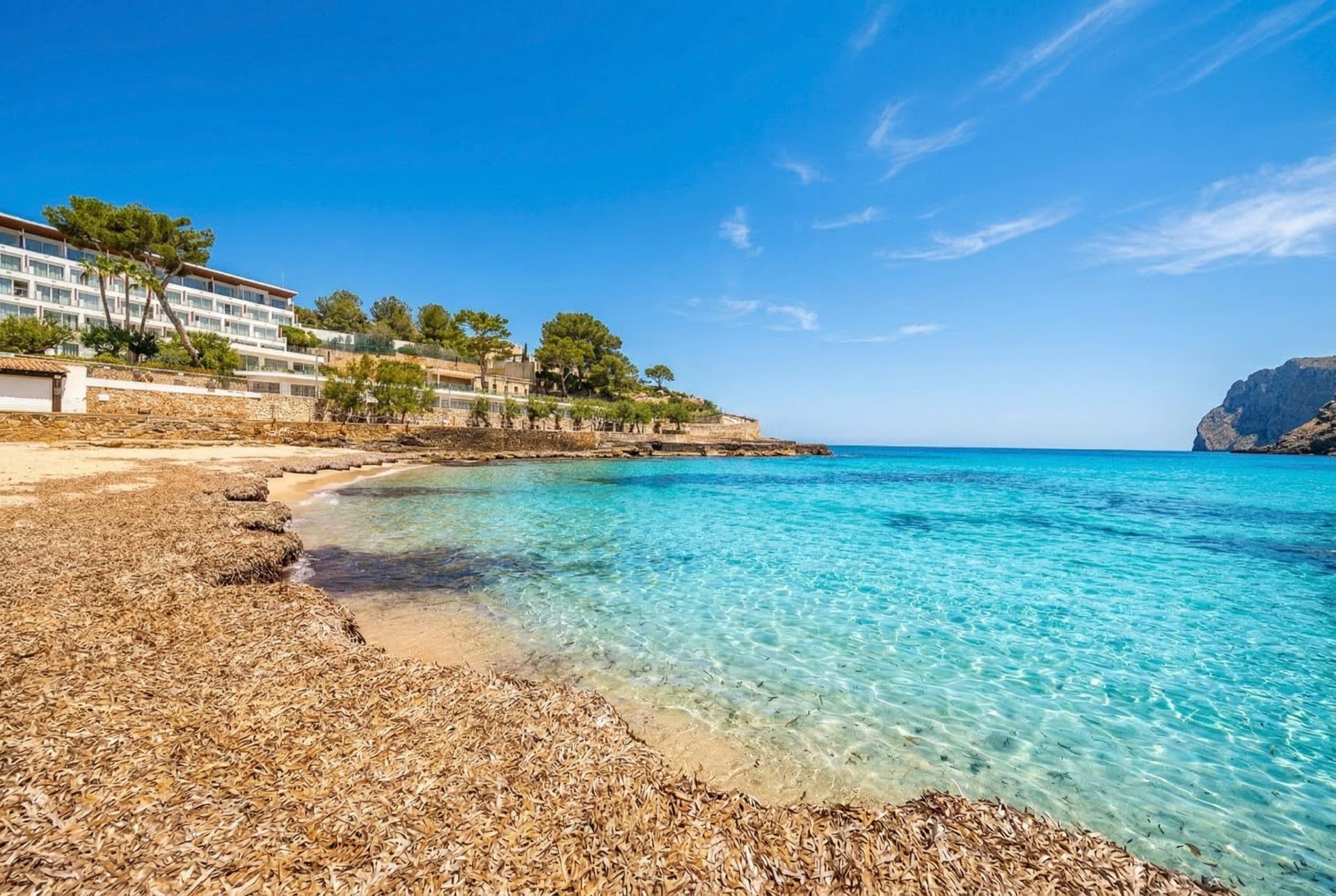 Primer piso frente al mar con azotea de 76m2 en Cala San Vic - foto 4