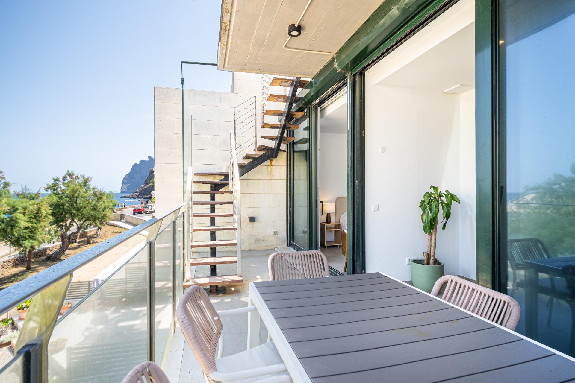Primer piso frente al mar con azotea de 76m2 en Cala San Vic - foto 6