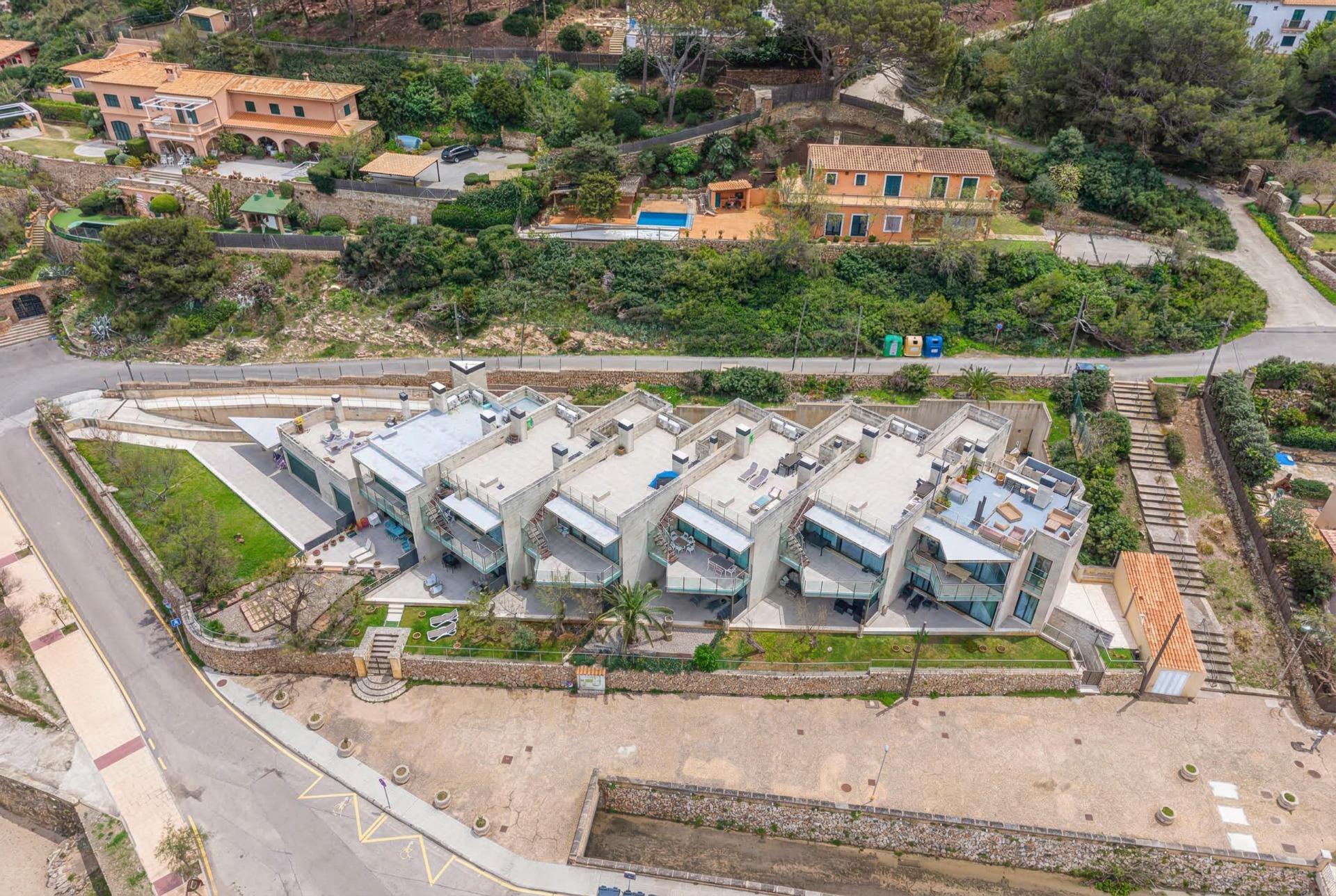 Primer piso frente al mar con azotea de 76m2 en Cala San Vic - foto 8