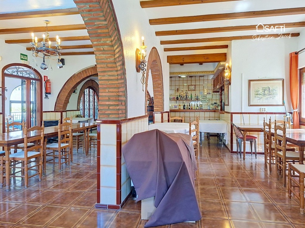 Edificio compuesto de un restaurante y 2 viviendas - foto 11