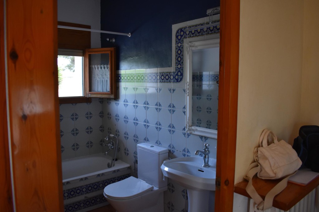 Chalet con piscina, jardín y 2 almacenes grandes cerca de la - foto 14