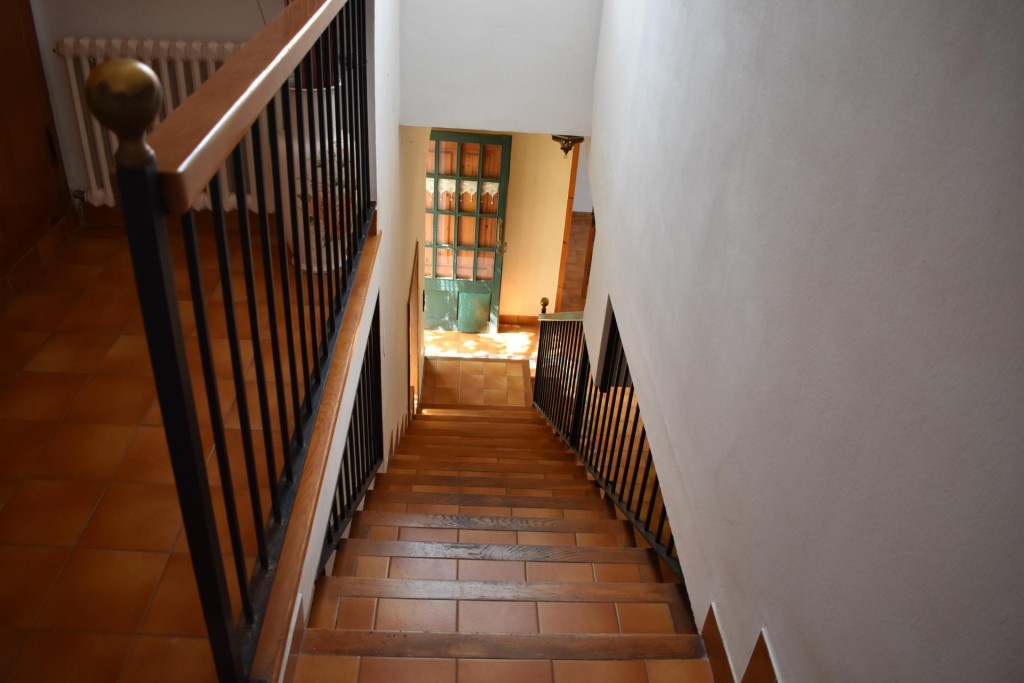 Chalet con piscina, jardín y 2 almacenes grandes cerca de la - foto 18