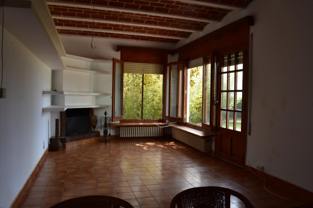 Chalet con piscina, jardín y 2 almacenes grandes cerca de la - foto 8