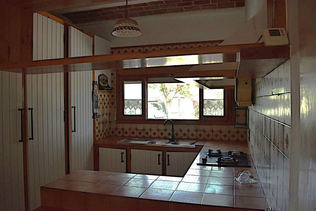 Chalet con piscina, jardín y 2 almacenes grandes cerca de la - foto 9