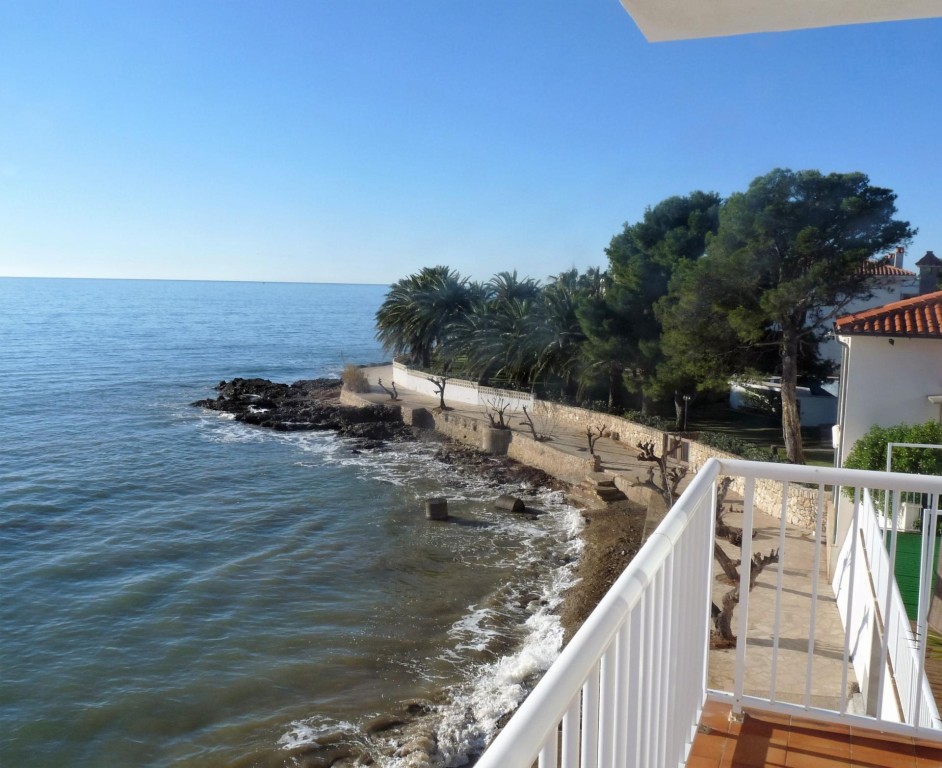 EXCLUSIVA VILLA A LA ORILLA DEL MAR! Oportunidad.