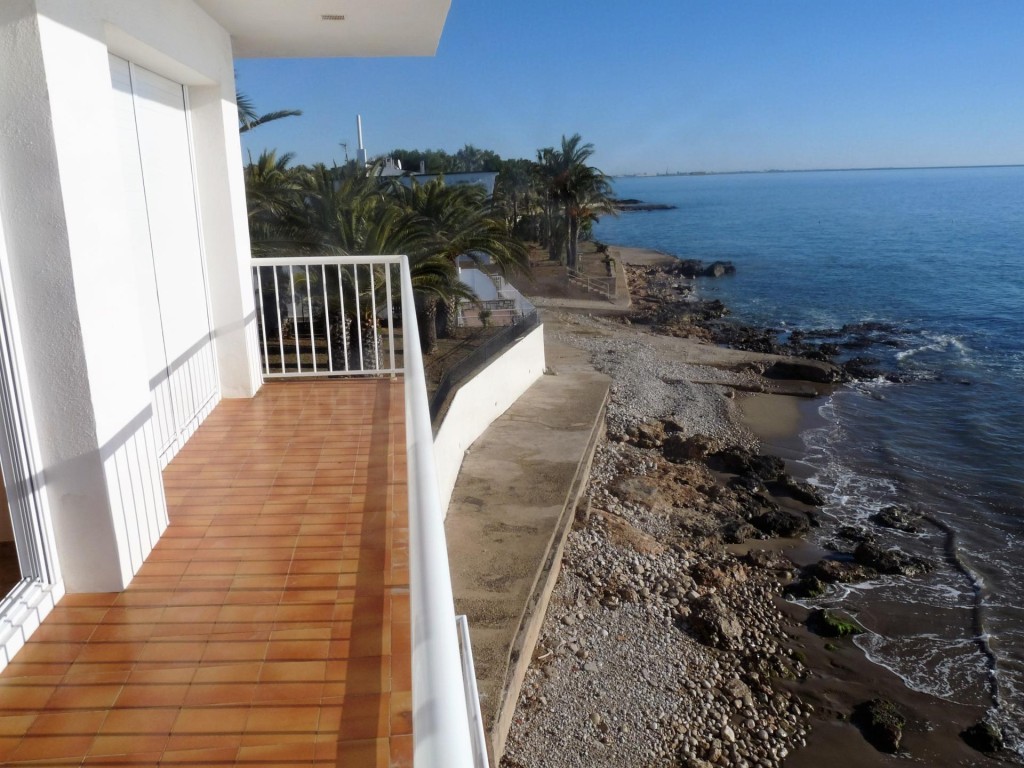 EXCLUSIVA VILLA A LA ORILLA DEL MAR! Oportunidad. - foto 14