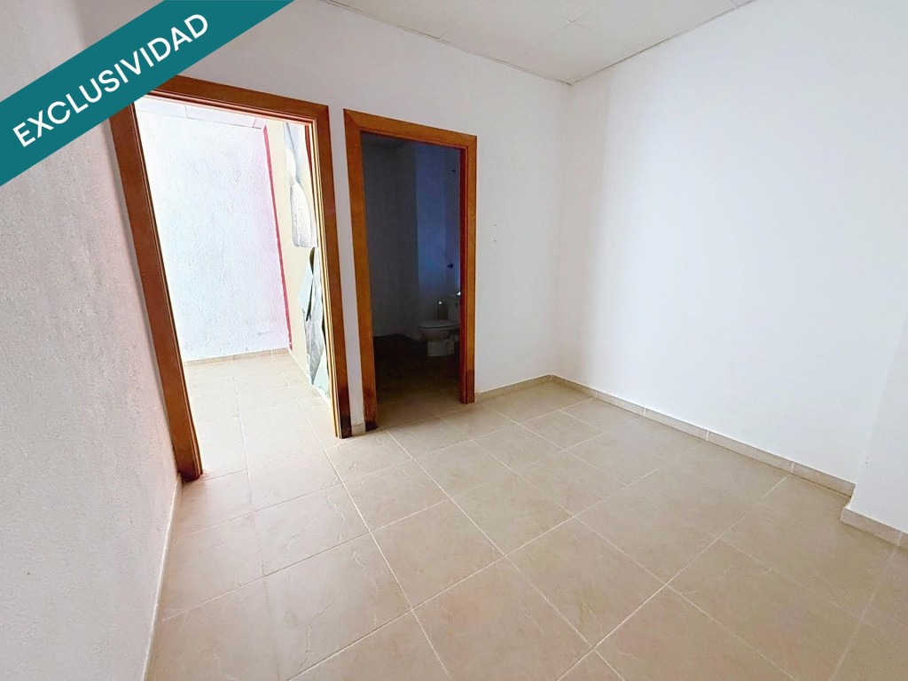 Local 64m² con aseo y despacho, garaje incluido - foto 11
