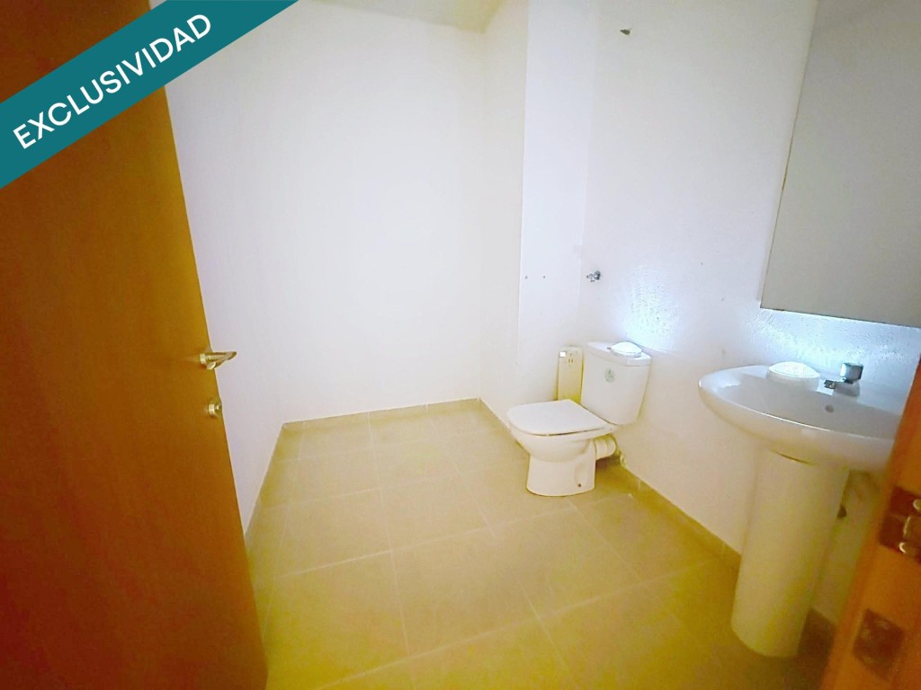 Local 64m² con aseo y despacho, garaje incluido - foto 6