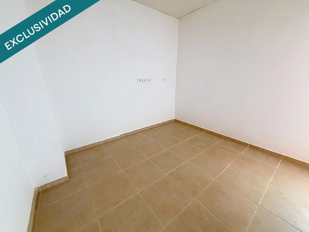 Local 64m² con aseo y despacho, garaje incluido - foto 7