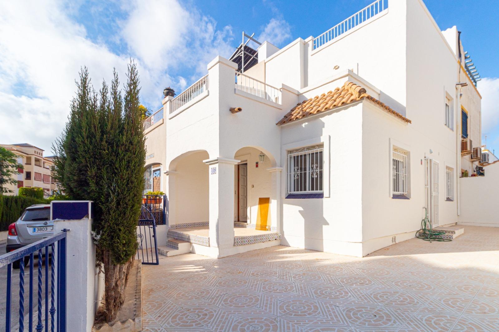 CASA ADOSADA DE 3 habitaciones CON SOLARIUM PRIVADO | LA FLO