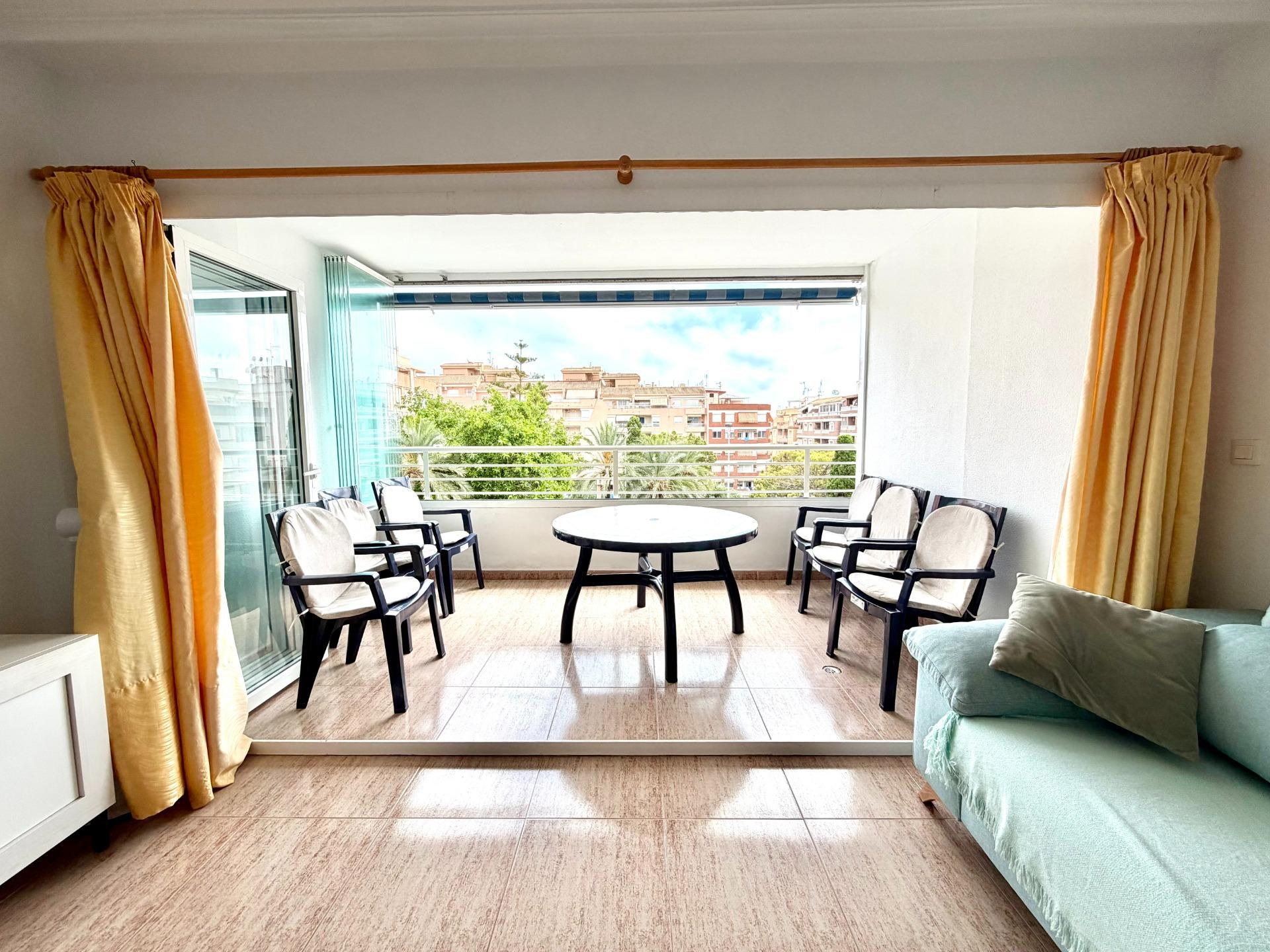 Amplio apartamento en alquiler a solo 250 metros de la Playa