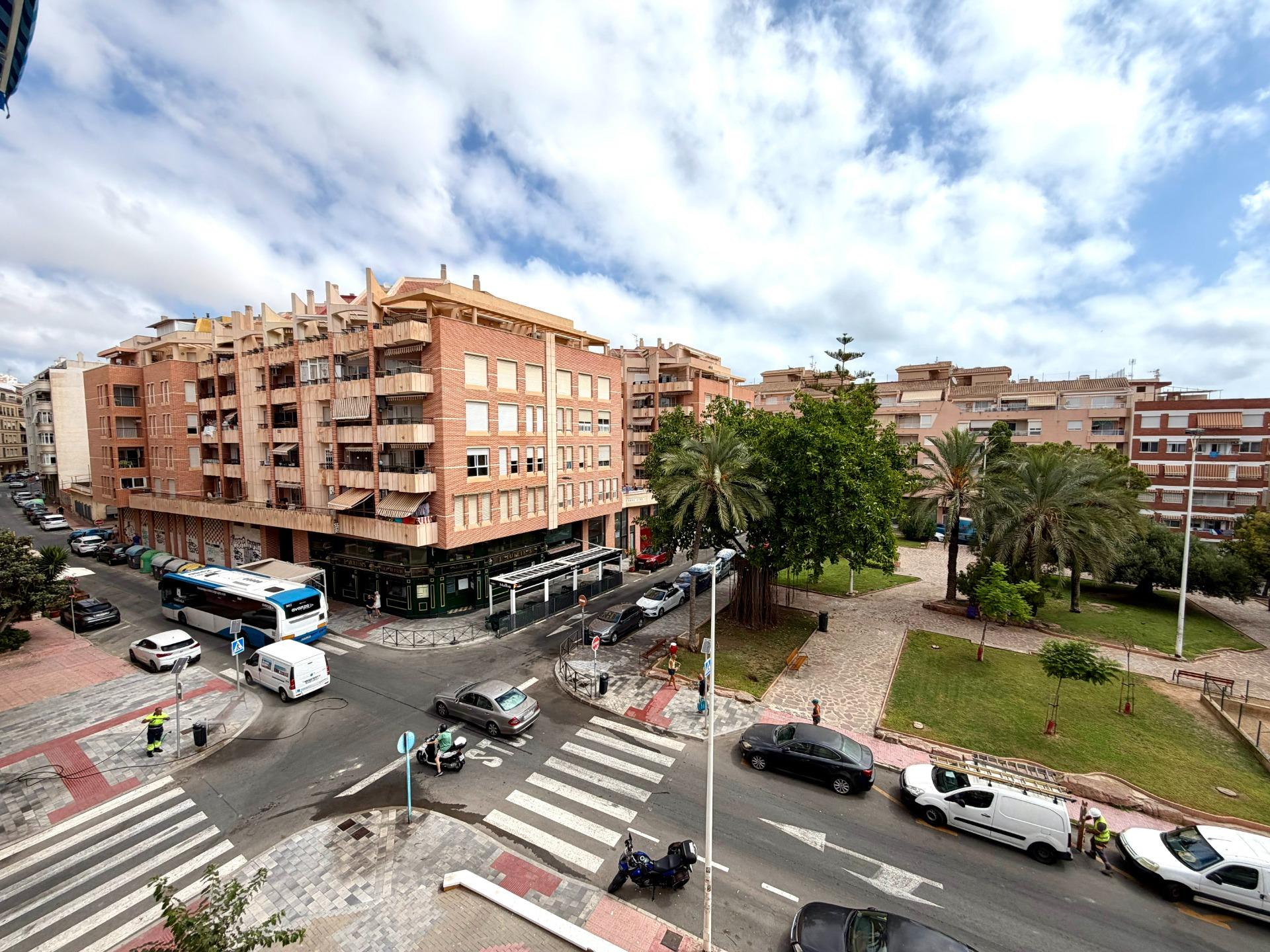 Amplio apartamento en alquiler a solo 250 metros de la Playa - foto 3