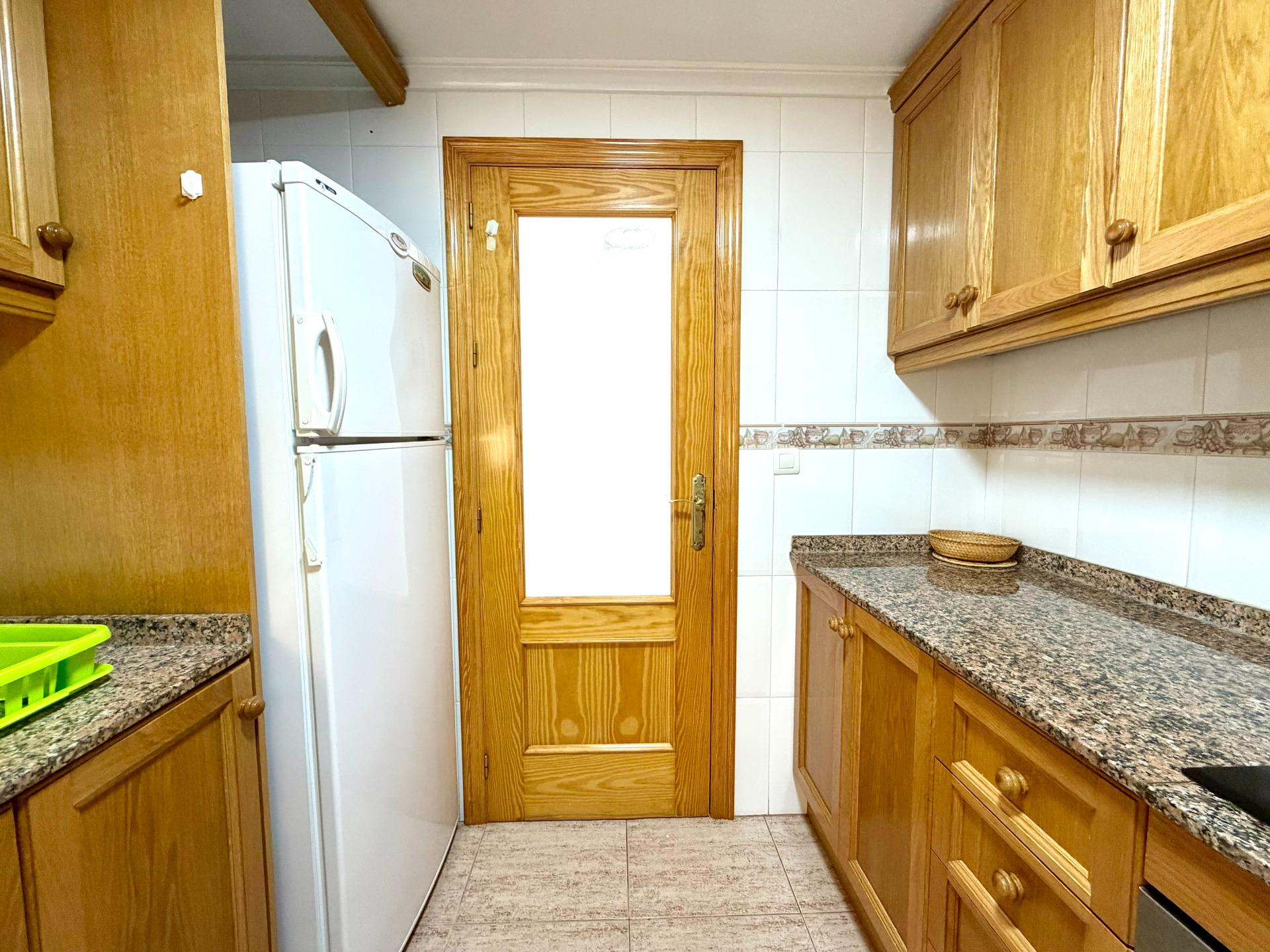 Amplio apartamento en alquiler a solo 250 metros de la Playa - foto 6