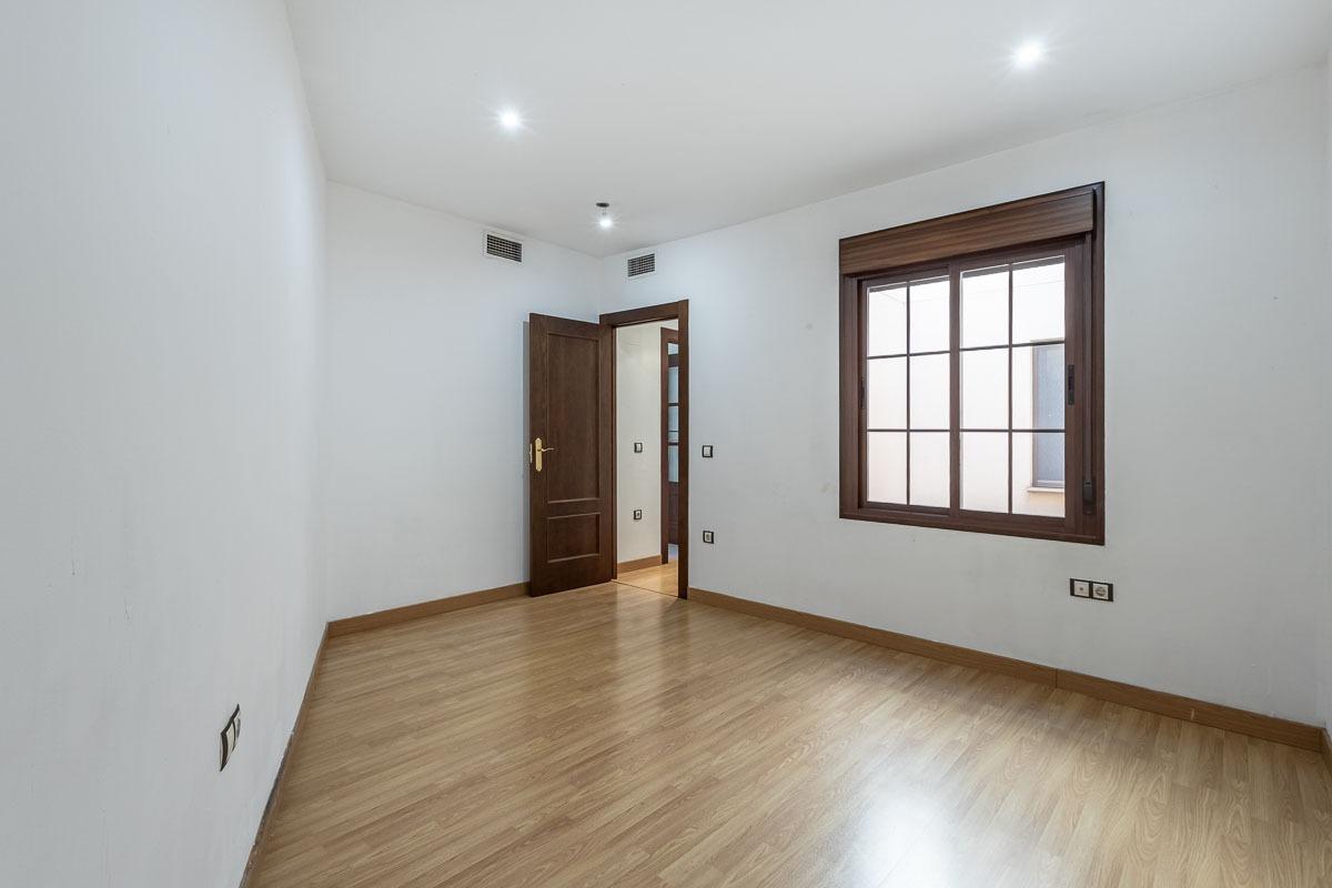 ¡Descubre tu nuevo hogar en La Zubia! ✨ - foto 14