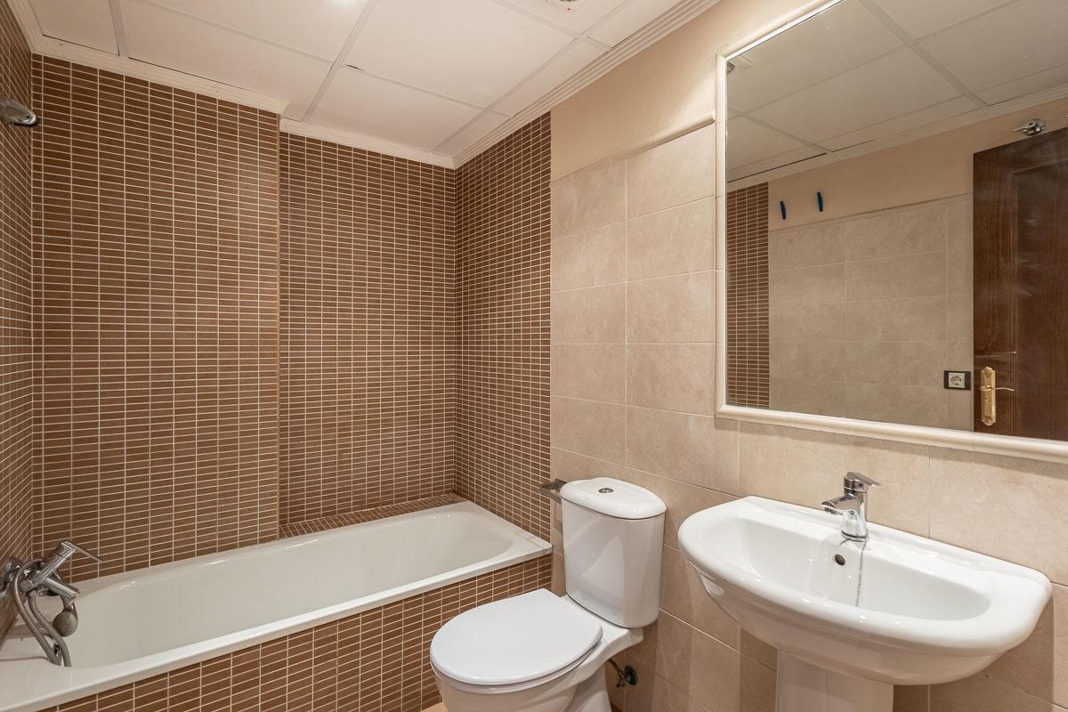 ¡Descubre tu nuevo hogar en La Zubia! ✨ - foto 15