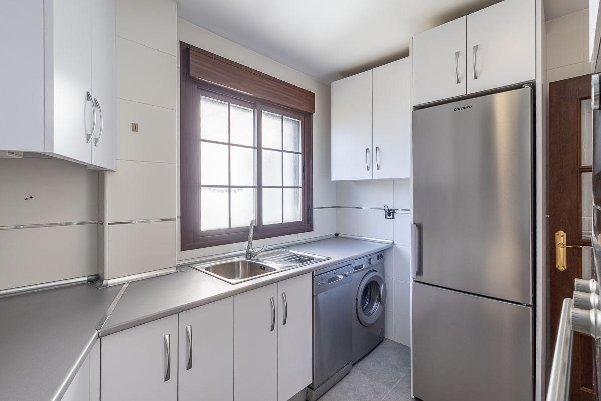 ¡Descubre tu nuevo hogar en La Zubia! ✨ - foto 7