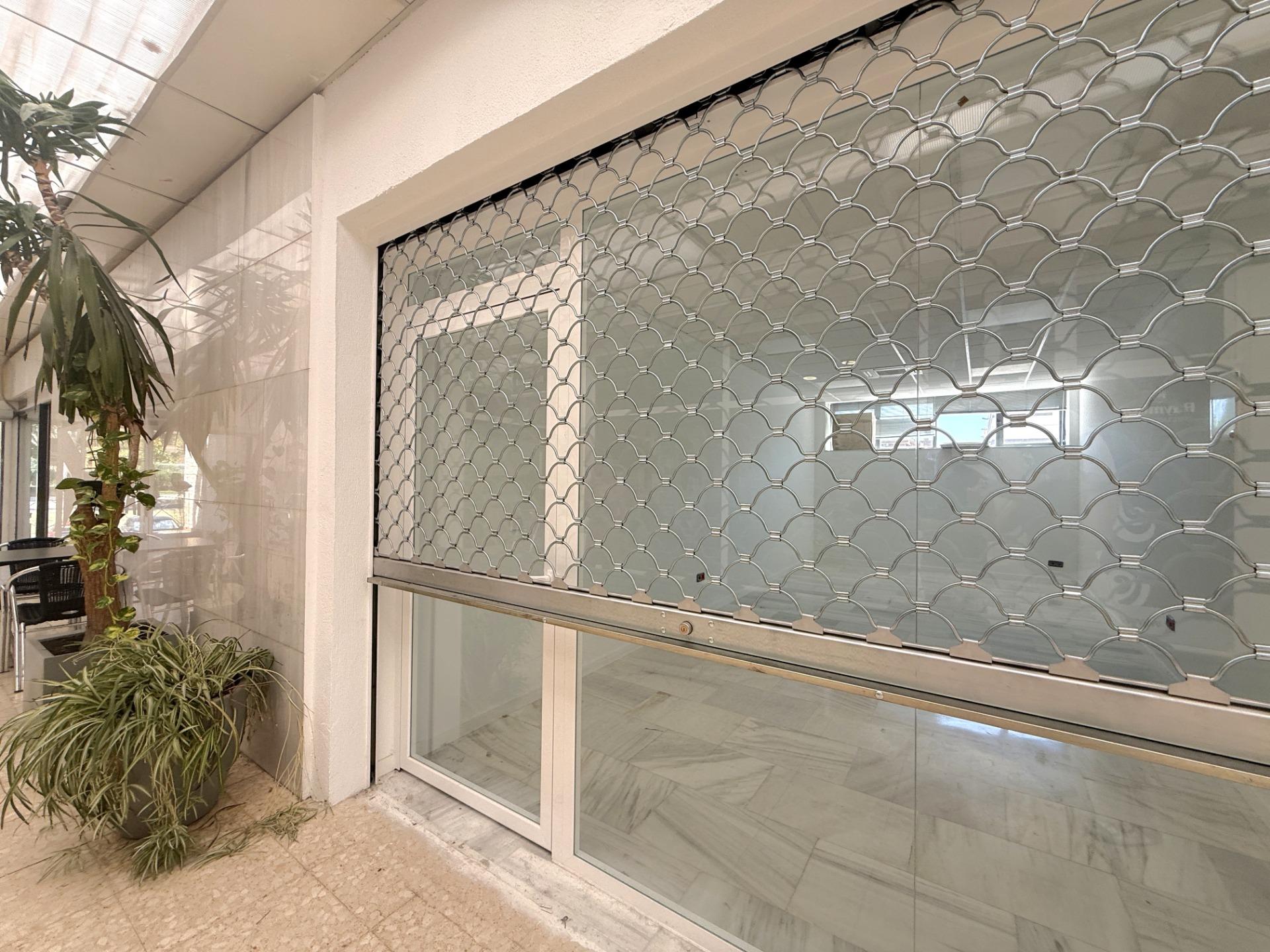 ^**^LOCAL COMERCIAL REFORMADO CON GRAN ESCAPARATE Y MÚLTIPLE - foto 3