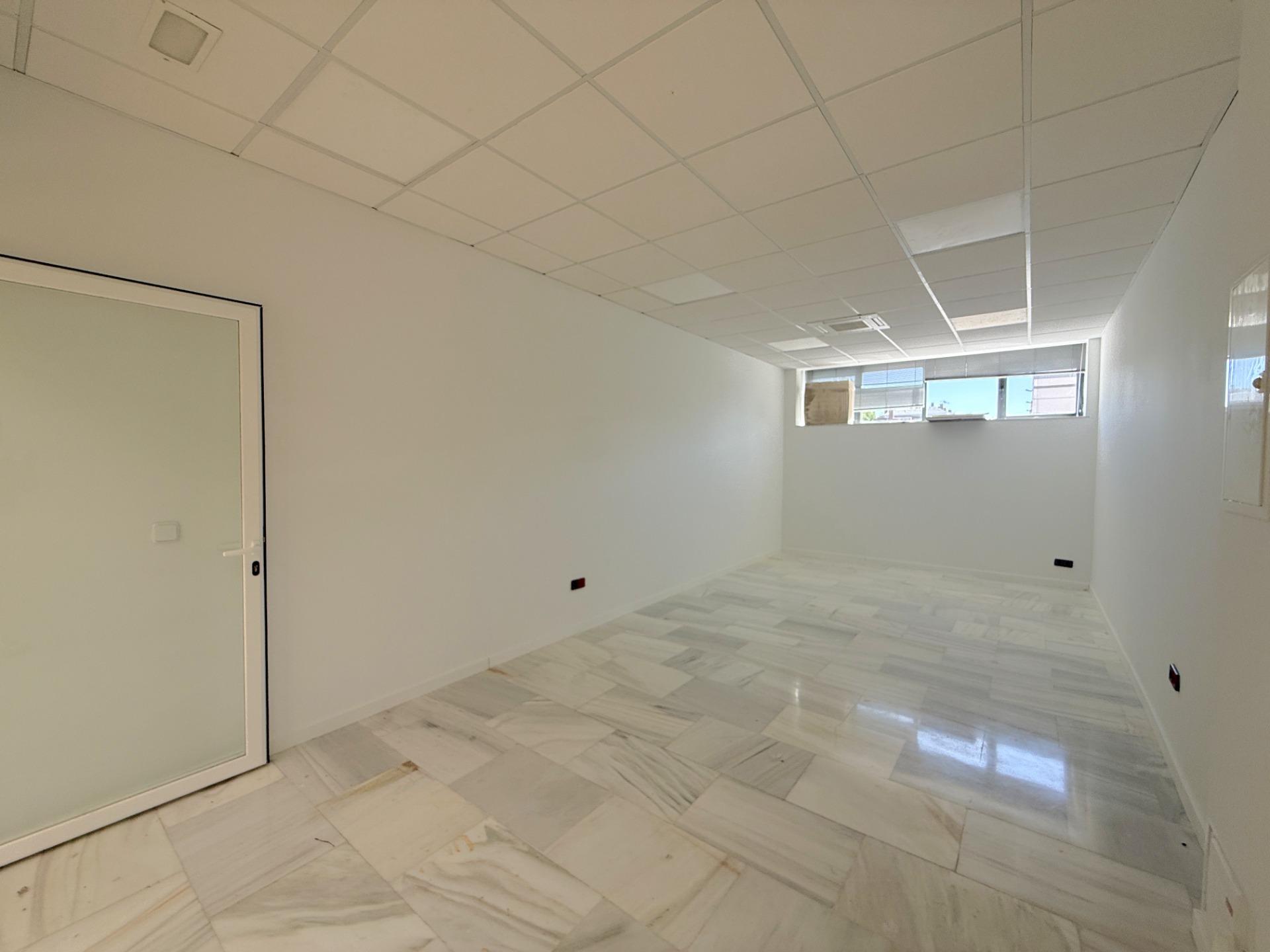 ^**^LOCAL COMERCIAL REFORMADO CON GRAN ESCAPARATE Y MÚLTIPLE - foto 4