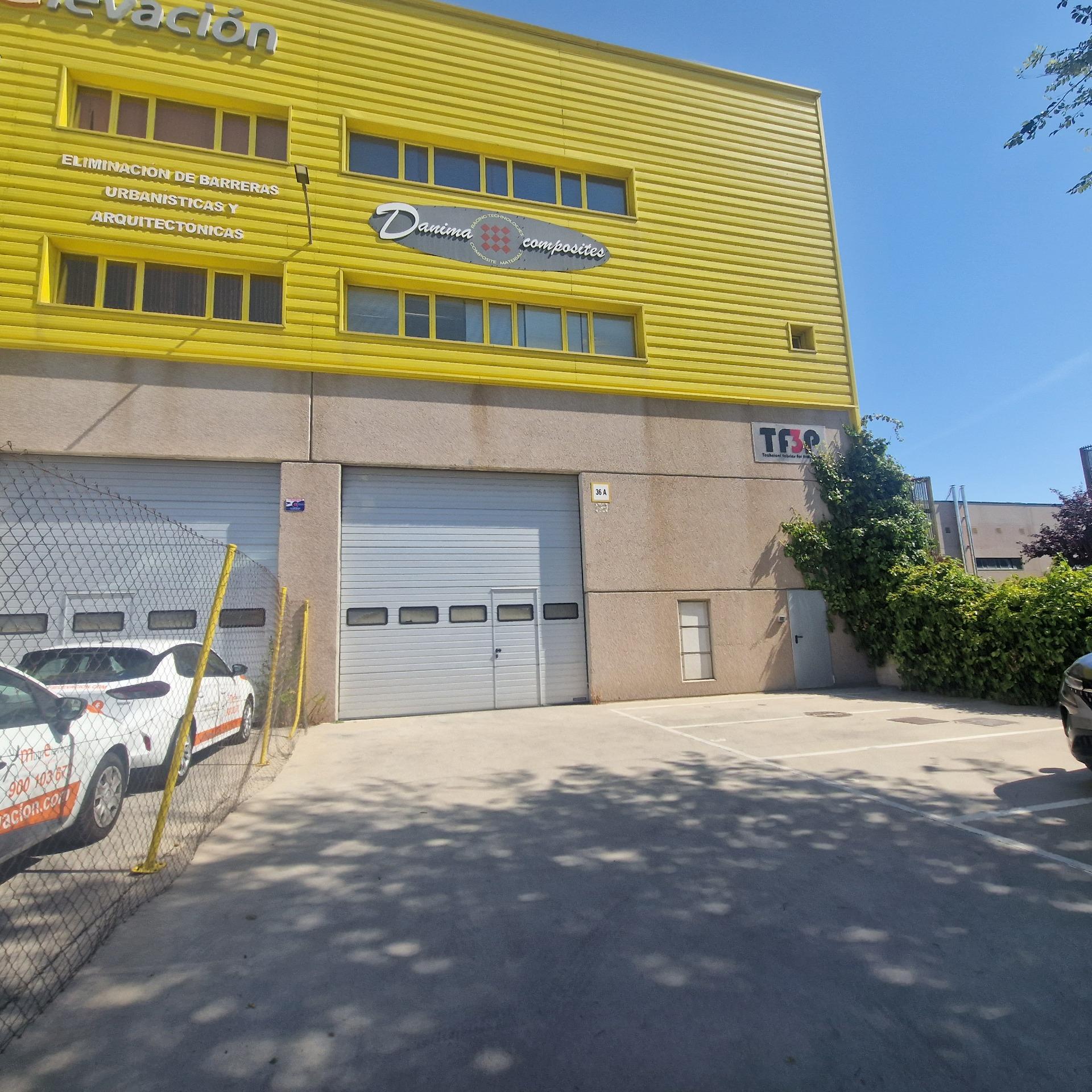 Espléndida Nave Industrial de 700 m2 en Perfecto Estado - foto 2