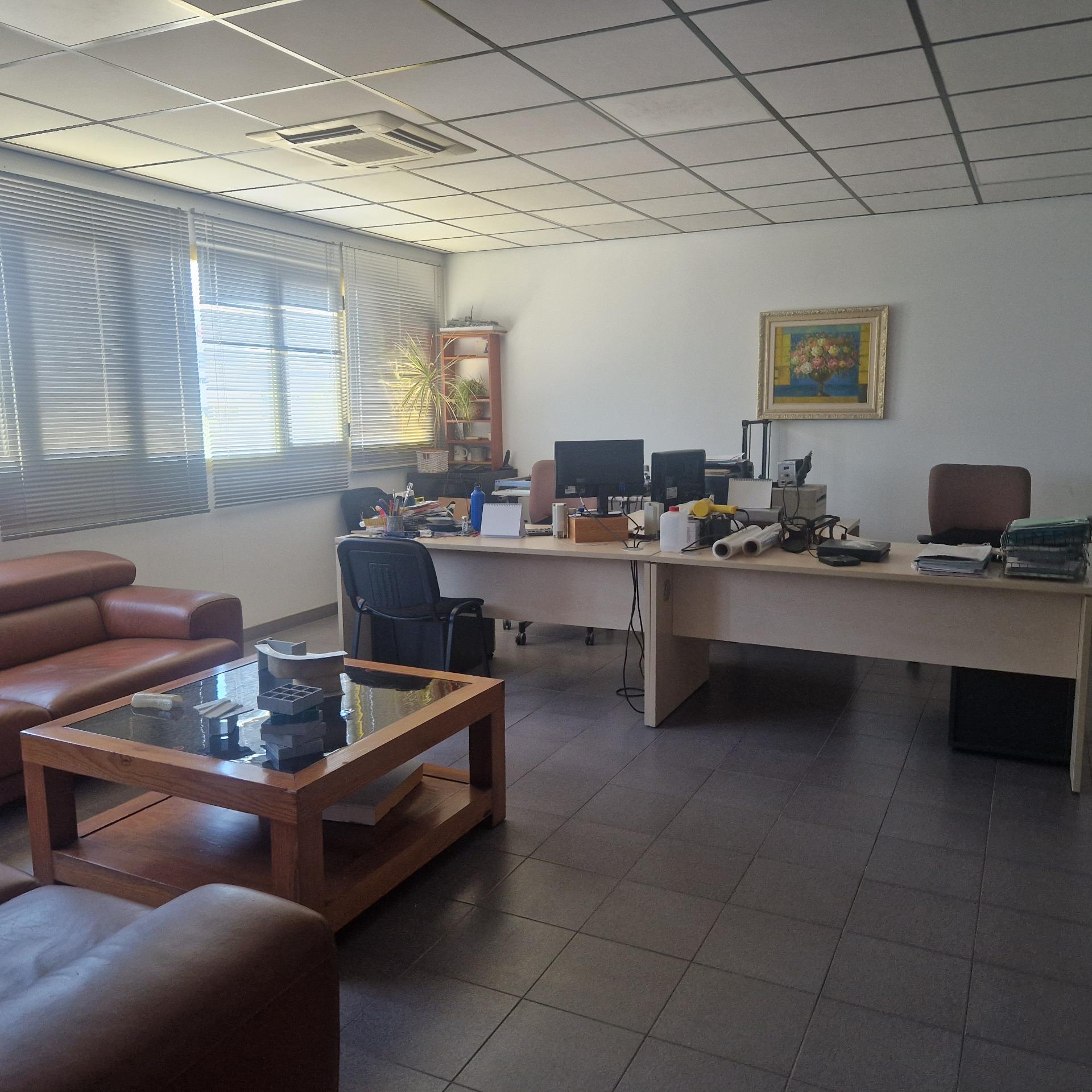 Espléndida Nave Industrial de 700 m2 en Perfecto Estado - foto 13