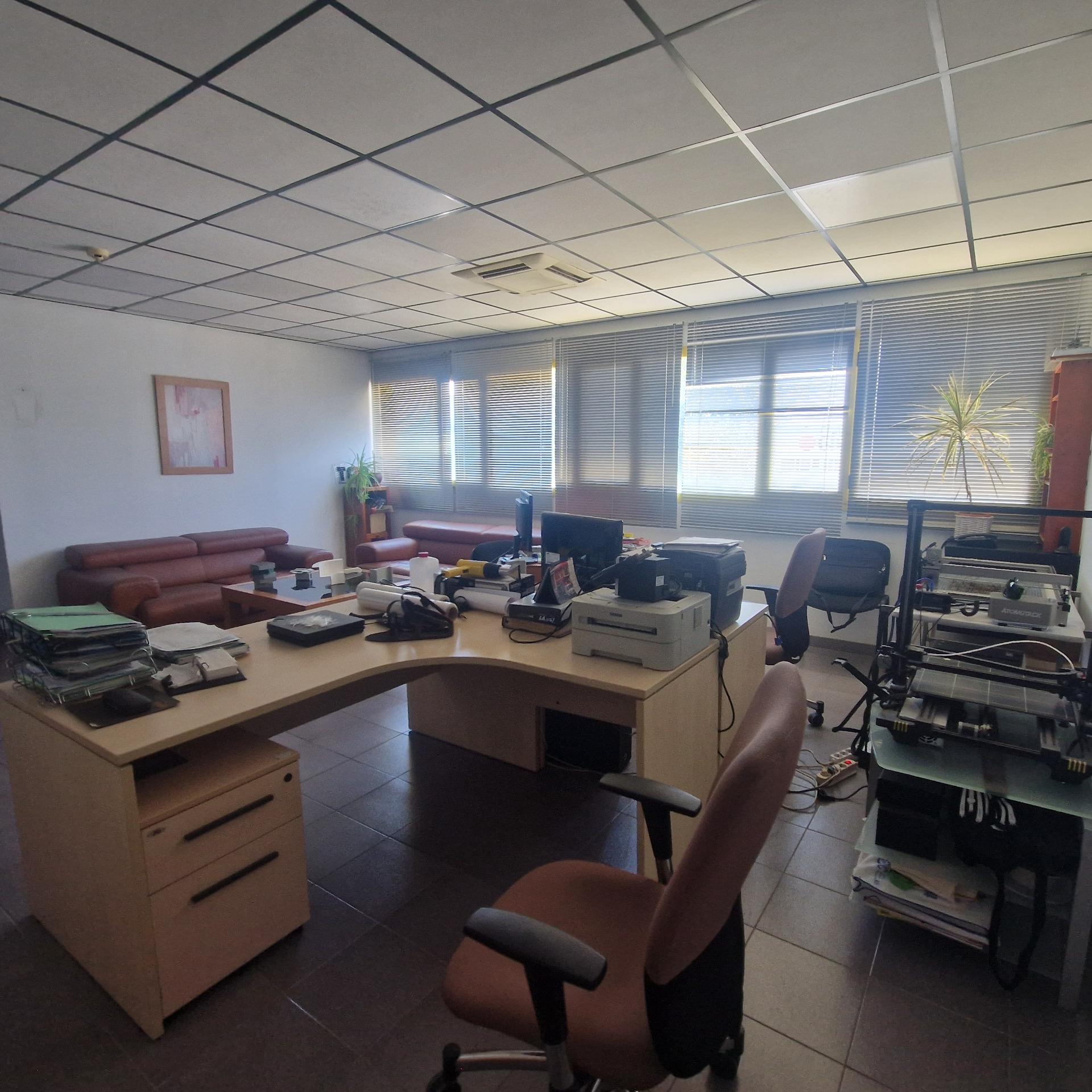 Espléndida Nave Industrial de 700 m2 en Perfecto Estado - foto 14
