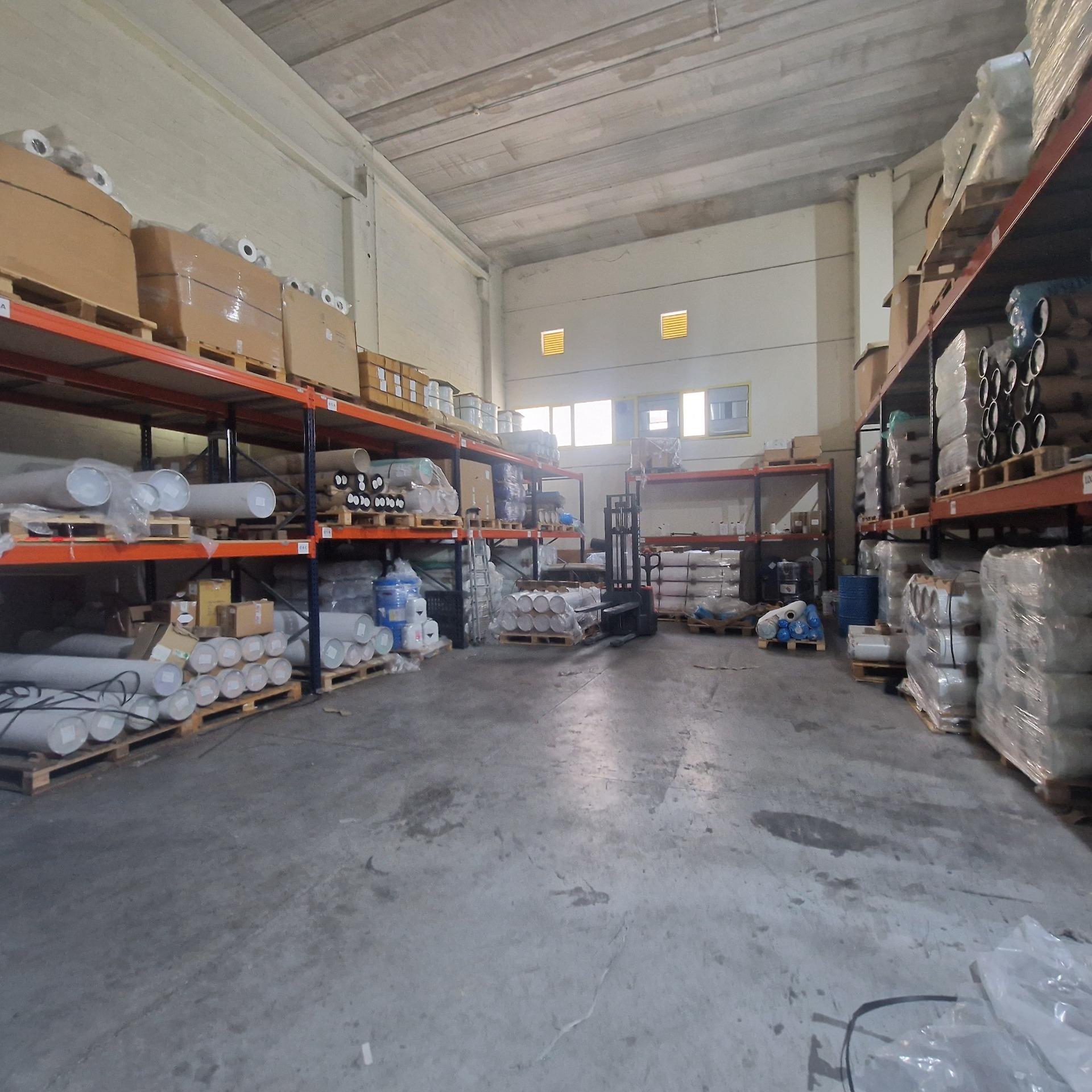 Espléndida Nave Industrial de 700 m2 en Perfecto Estado - foto 3