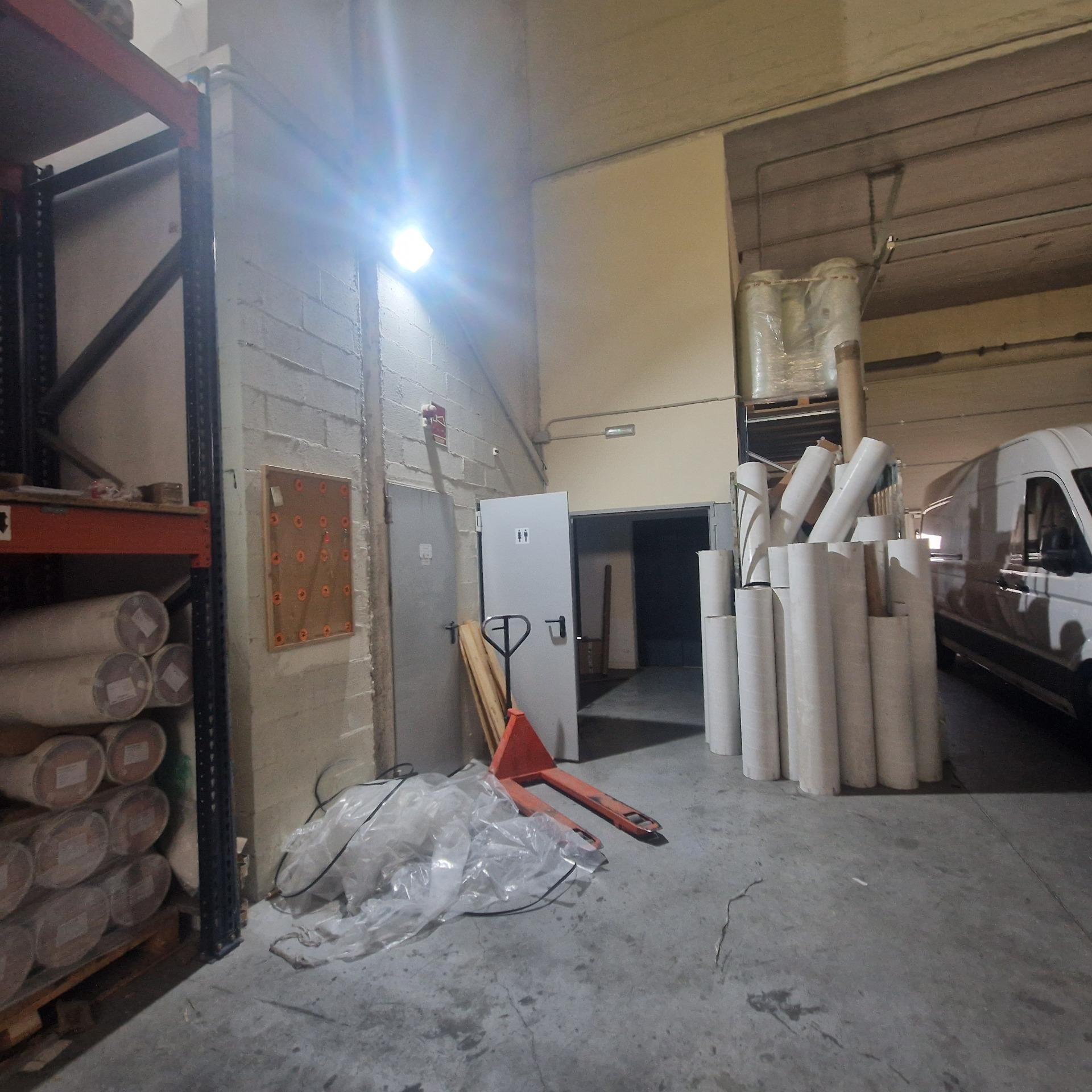 Espléndida Nave Industrial de 700 m2 en Perfecto Estado - foto 5