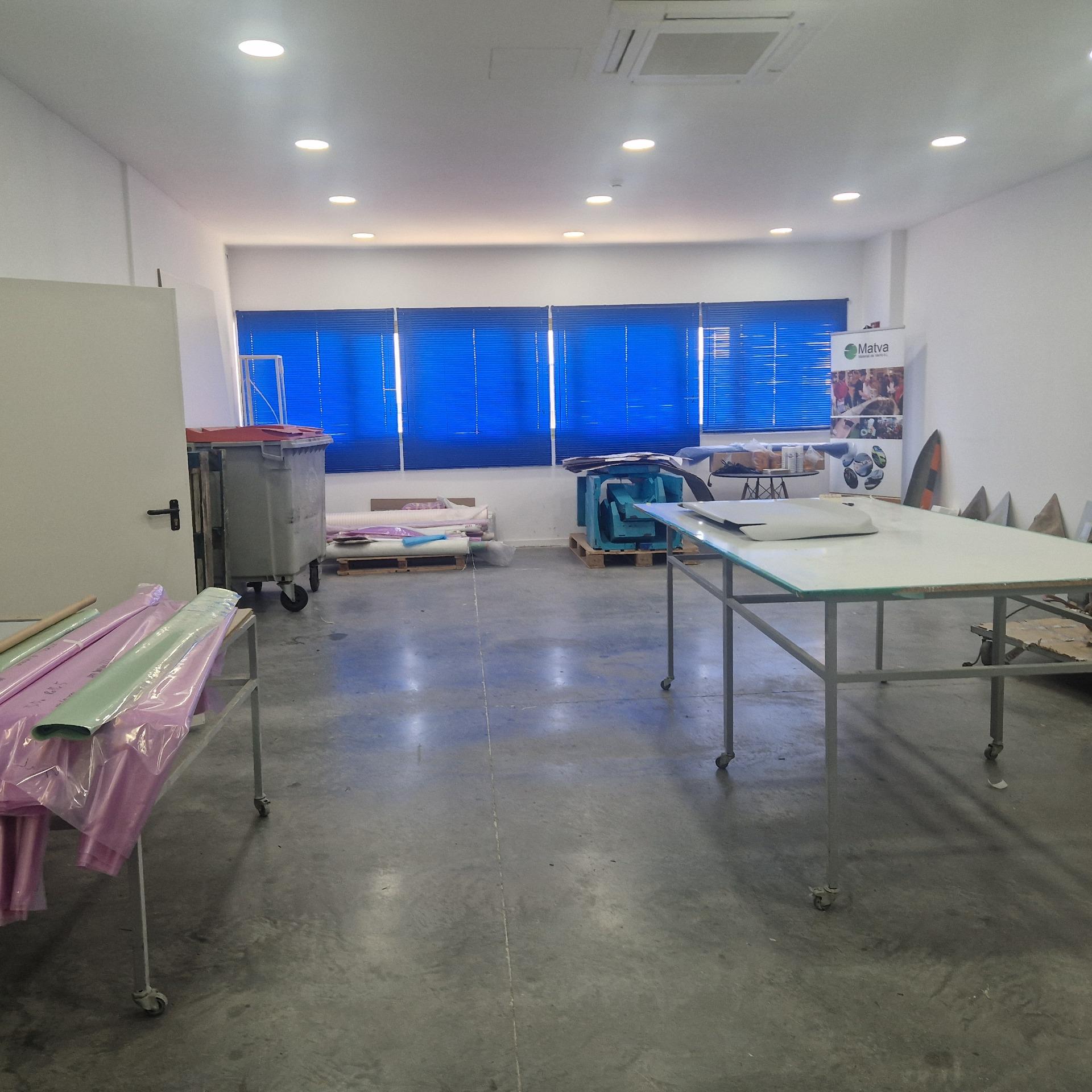 Espléndida Nave Industrial de 700 m2 en Perfecto Estado - foto 9