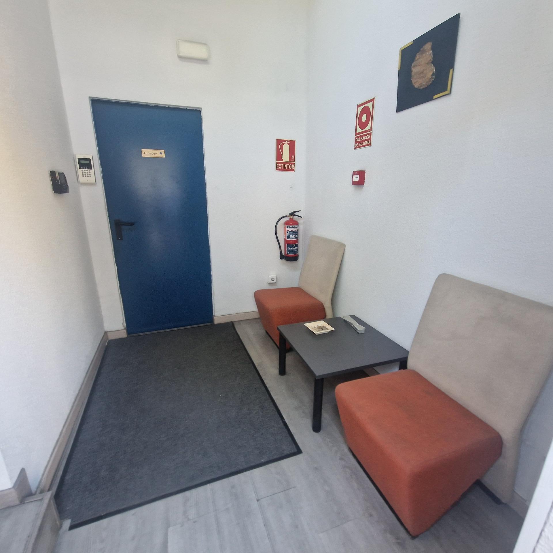 Espléndida Nave Industrial de 700 m2 en Perfecto Estado - foto 2