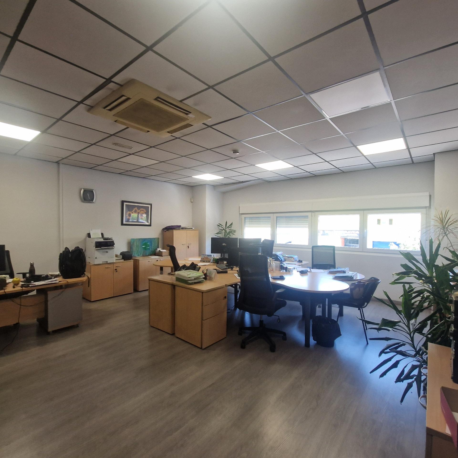 Espléndida Nave Industrial de 700 m2 en Perfecto Estado - foto 9