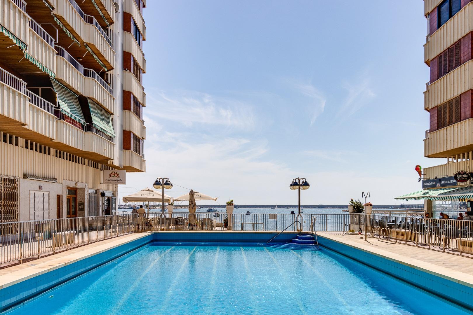 Apartamento en primera línea con vistas frontales al mar en  - foto 30