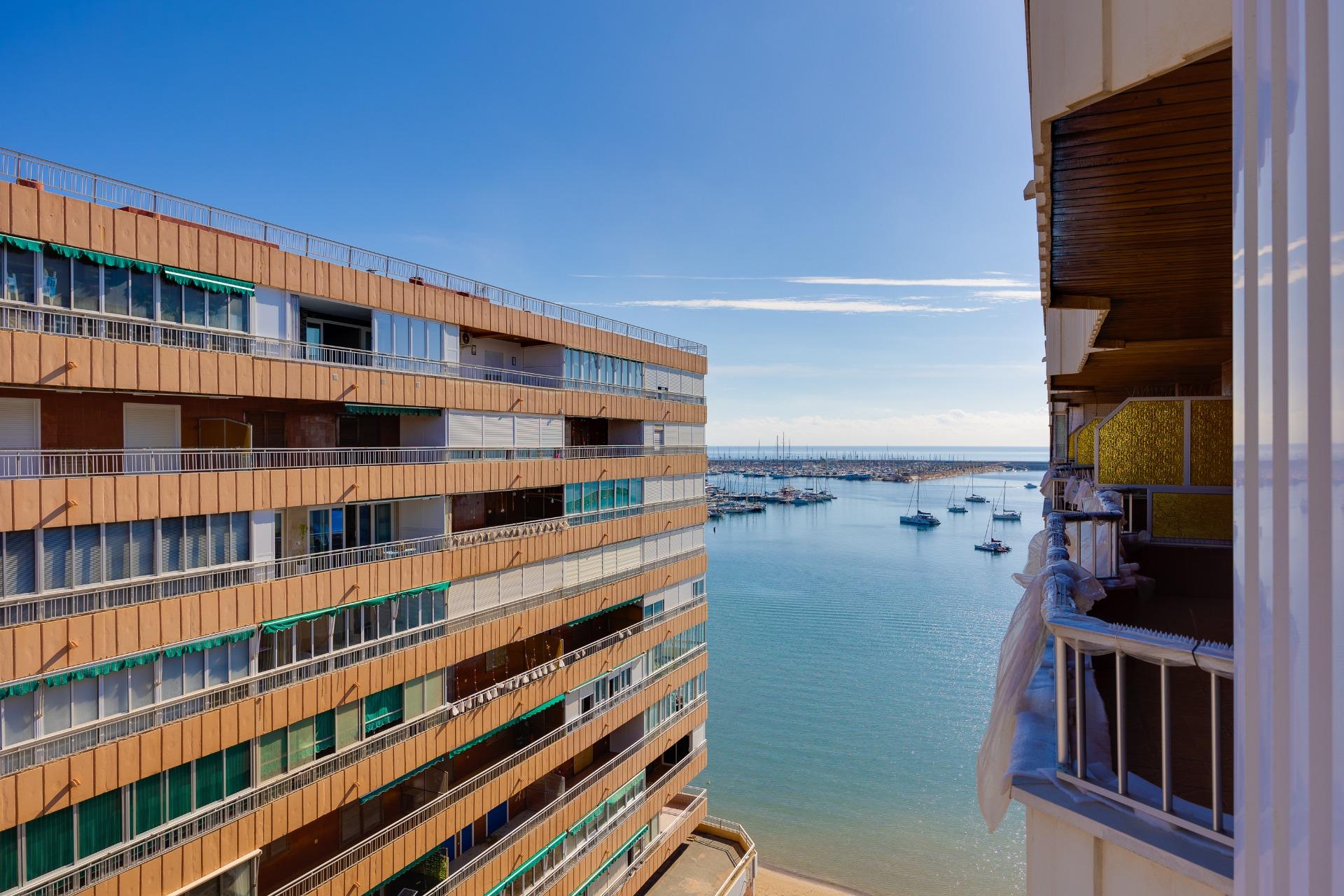 Apartamento en primera línea con vistas frontales al mar en  - foto 31