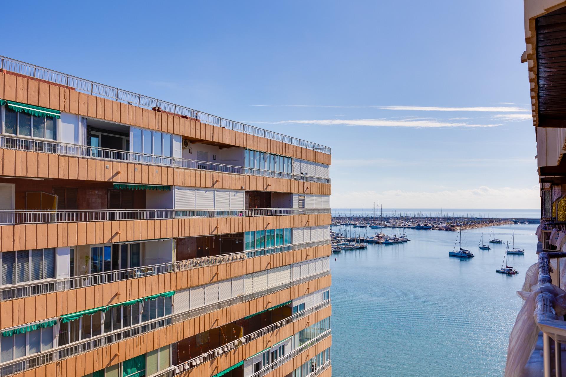 Apartamento en primera línea con vistas frontales al mar en  - foto 32