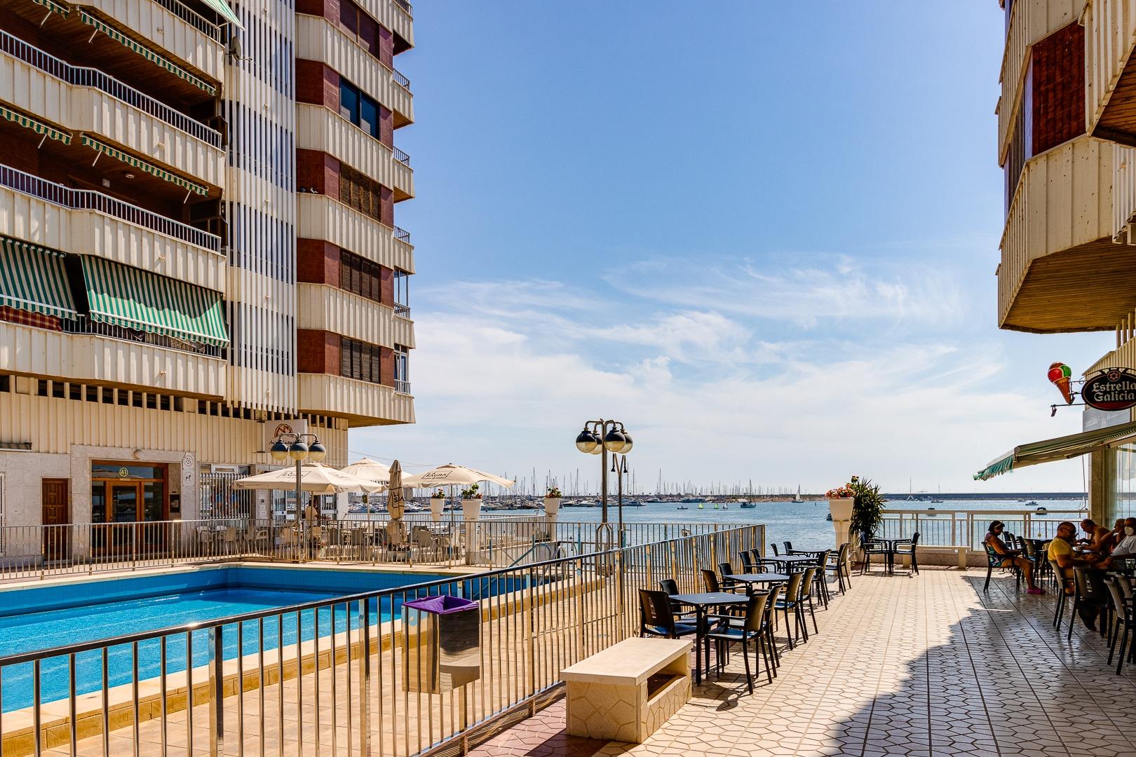 Apartamento en primera línea con vistas frontales al mar en  - foto 35