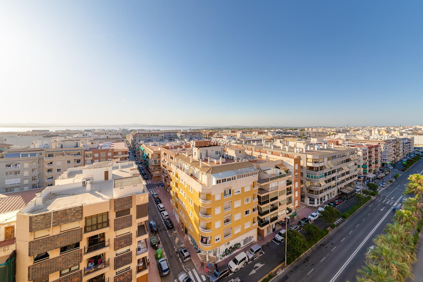 Apartamento en primera línea con vistas frontales al mar en  - foto 40