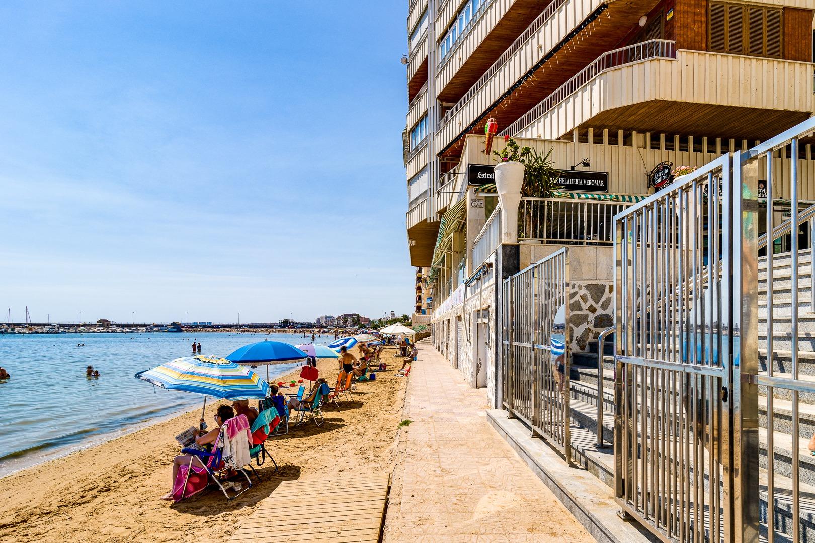 Apartamento en primera línea con vistas frontales al mar en  - foto 43