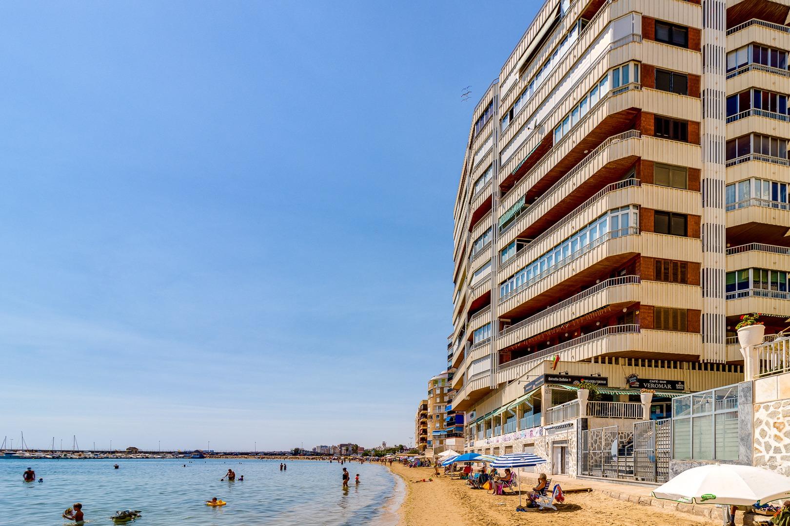 Apartamento en primera línea con vistas frontales al mar en  - foto 44