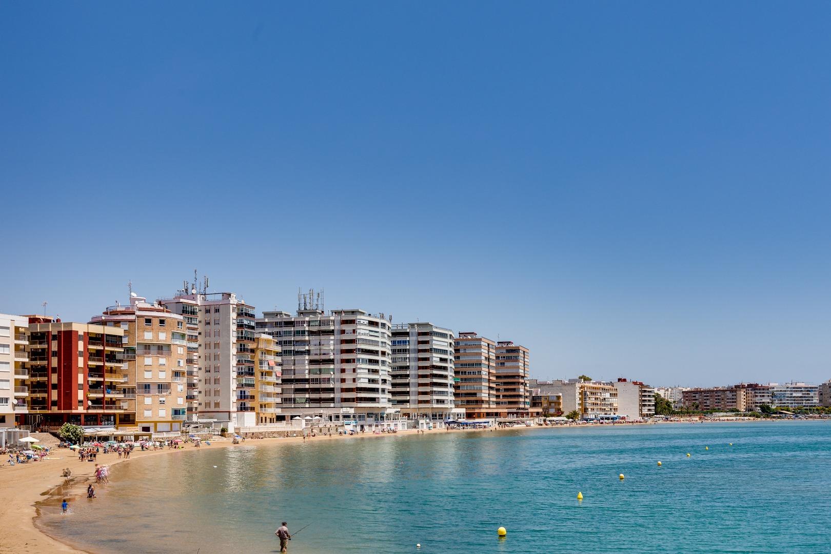 Apartamento en primera línea con vistas frontales al mar en  - foto 50