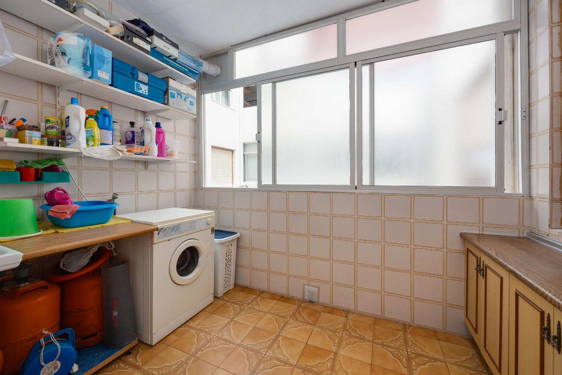 Apartamento en primera línea con vistas frontales al mar en  - foto 10